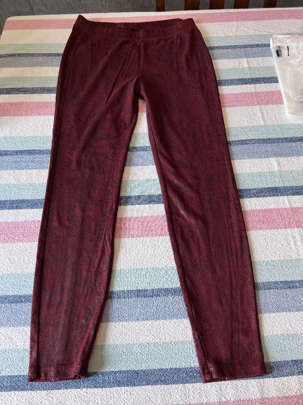 HUE Women's L Burgundy Snake Print Faux Leather Ankle Leggings Stretch